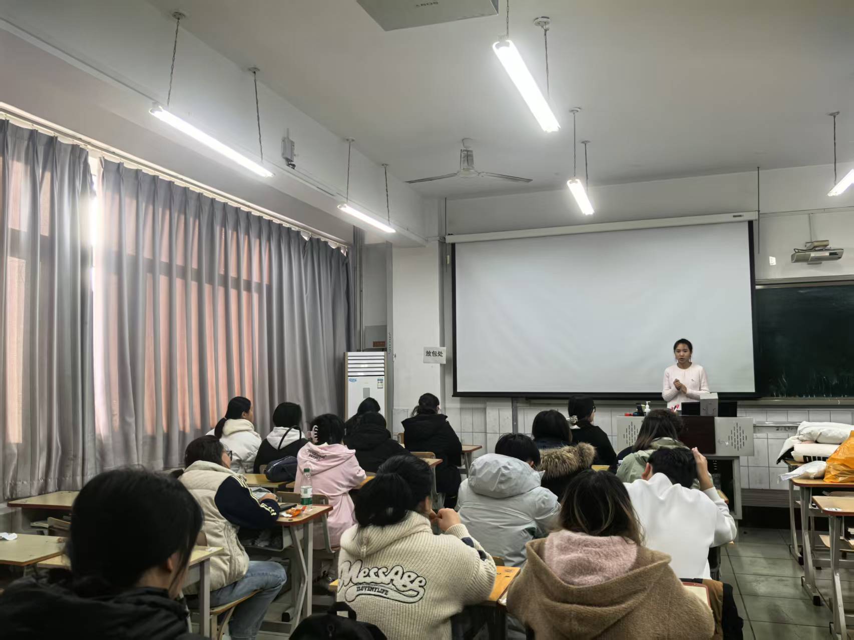 健康社开展 “关爱健康日——香约校园” 活动