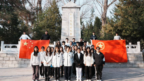 学院团委组织开展清明节祭扫活动 缅怀先烈传承红色基因