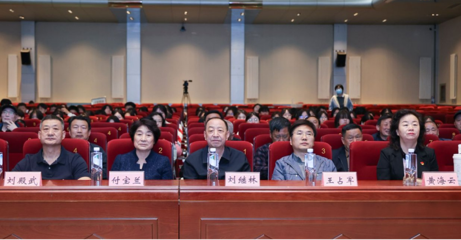 老青携手品书香 薪火相传谋新篇 怀柔区“银发书香·协同未来”活动走进京北职院